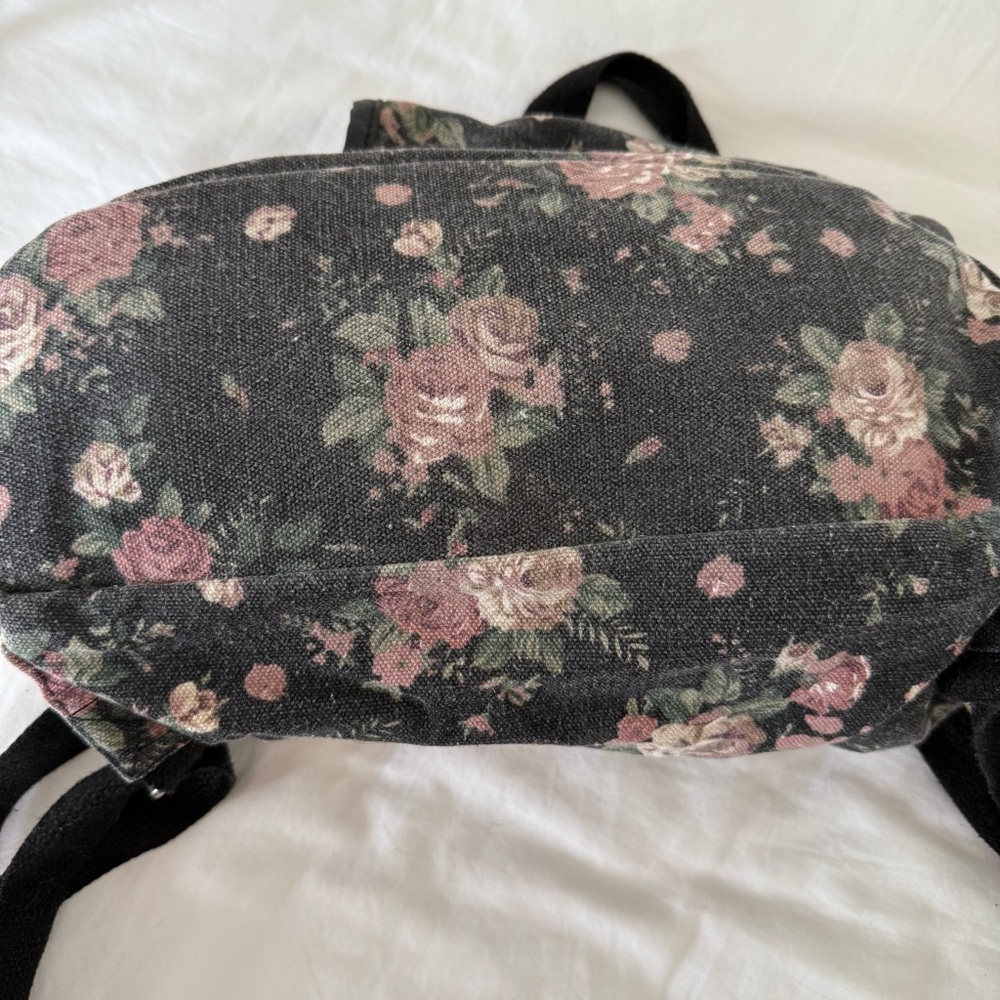 Rose Backpack - Picture 3 of 12